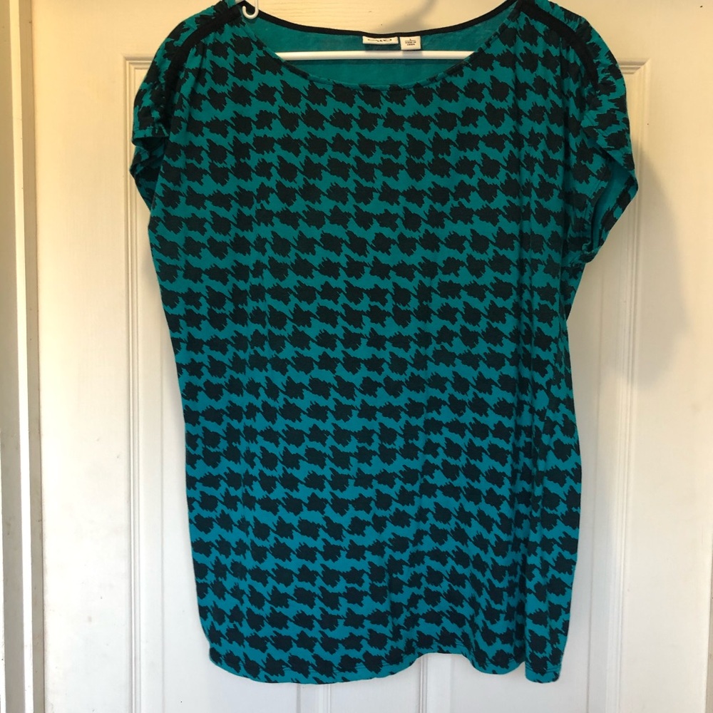 Women’s teal patterned top